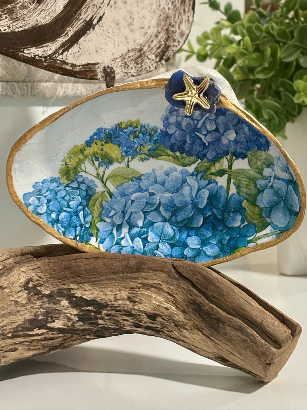 Handcrafted Hydrangea Print Decorative Clamshell